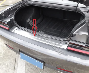 hátsó stílus rozsdamentes acél hátsó lökhárítóvédő Párkánytartó futófelület burkolat a Dodge Challenger 2015-2020 számára Autó stílus