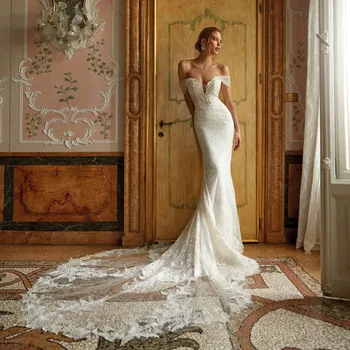 Luxus sellő esküvő nőknek 2023 V-nyakú vállon kívüli csipke rátétes hosszú vonat menyasszonyi ruha gomb vissza Egyedi készítésű ruha
