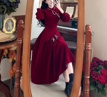 Pirítós ruha 2023 ősz/tél Új luxus piros ruha nőknek Új kínai bársony Középhosszú ujjú nők