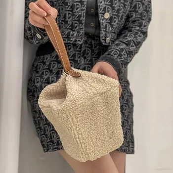 Téli báránygyapjú doboztáska divat puha plüss női kézitáskák Műszőrme vödör táskák nőknek 2024 Kis csuklótáska tervező táskák Új